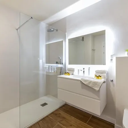 Vacation I 1 Puerto Banus Sea Front Rental, Renovated Marbella