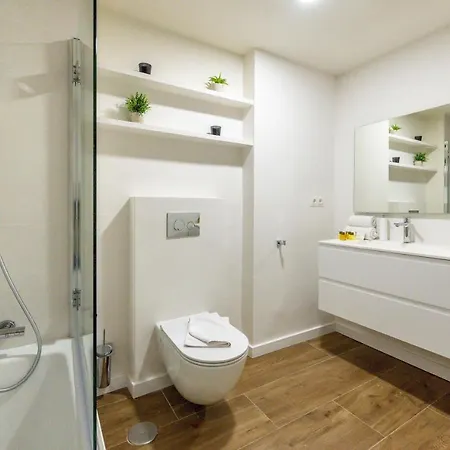 Apartment Vacation I 1 Puerto Banus Sea Front Rental, Renovated Marbella