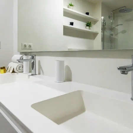Apartment Vacation I 1 Puerto Banus Sea Front Rental, Renovated *